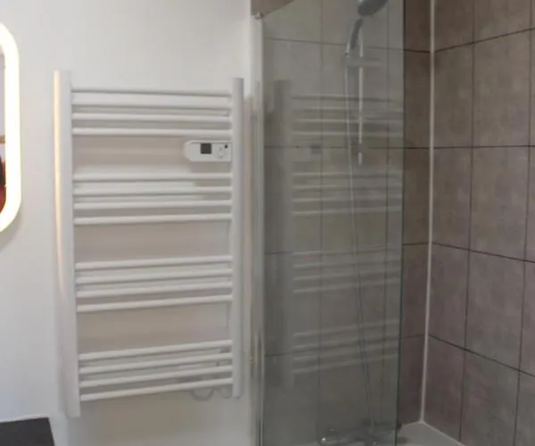 Allee Des Roses * Saint-Philippe-dʼAiguille