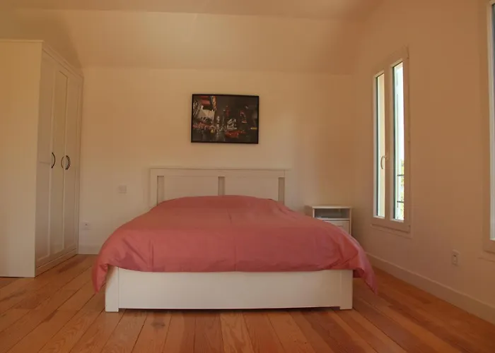 Allee Des Roses * Saint-Philippe-dʼAiguille