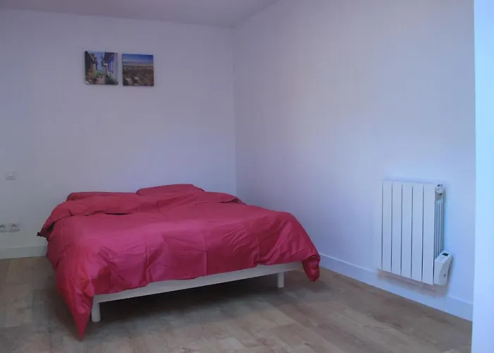 Allee Des Roses * Saint-Philippe-dʼAiguille