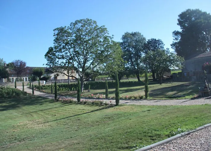 Allee Des Roses בית נופש Saint-Philippe-dʼAiguille